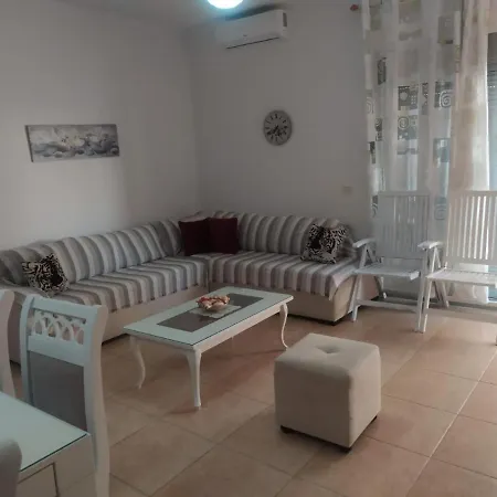 Catch&Relax Apartament شقة ساراندا